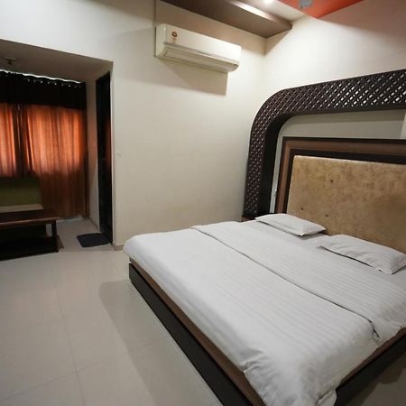 Hotel Ravi Residency Nadiad Экстерьер фото