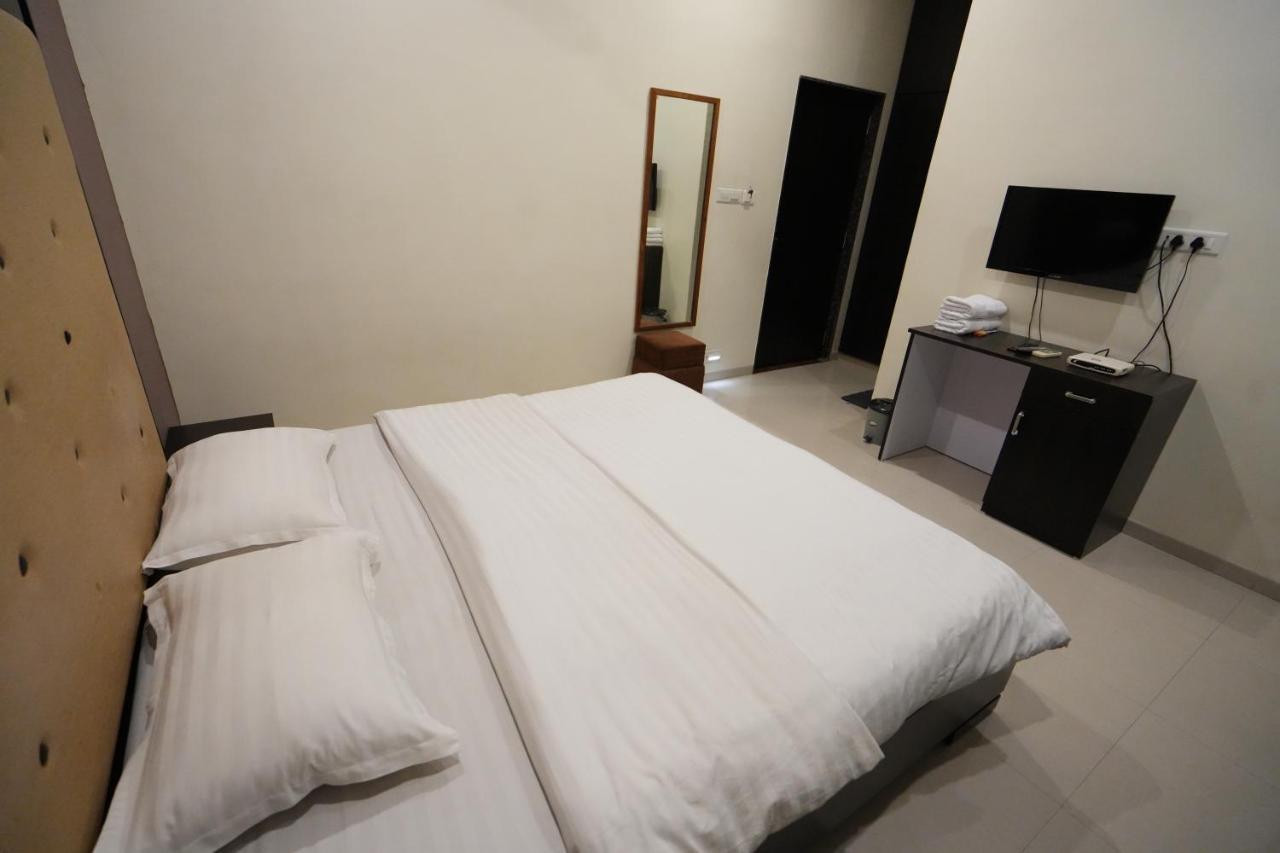 Hotel Ravi Residency Nadiad Экстерьер фото