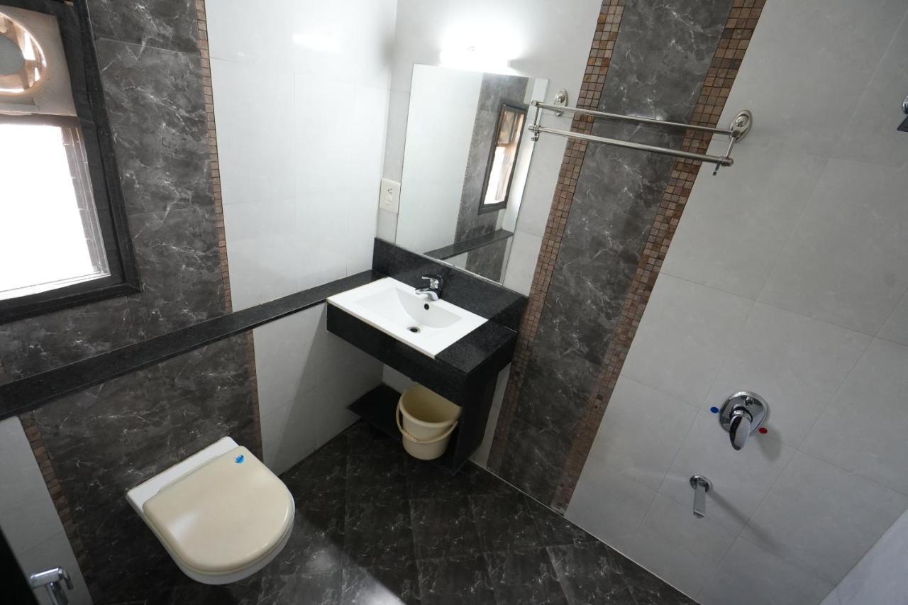 Hotel Ravi Residency Nadiad Экстерьер фото