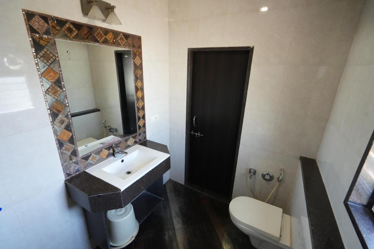 Hotel Ravi Residency Nadiad Экстерьер фото