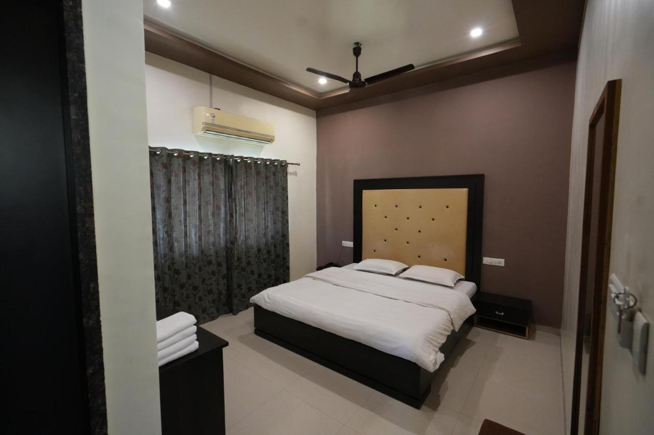 Hotel Ravi Residency Nadiad Экстерьер фото