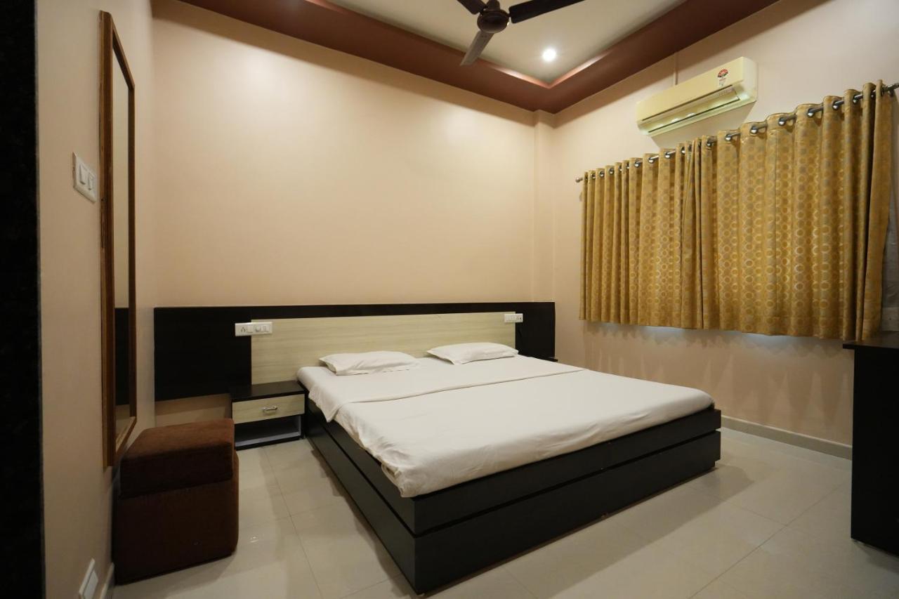 Hotel Ravi Residency Nadiad Экстерьер фото