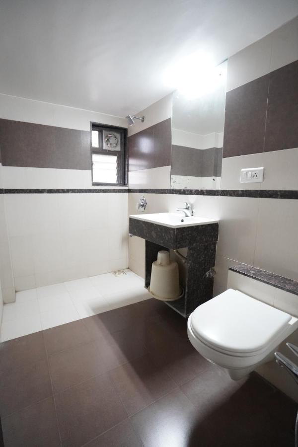Hotel Ravi Residency Nadiad Экстерьер фото